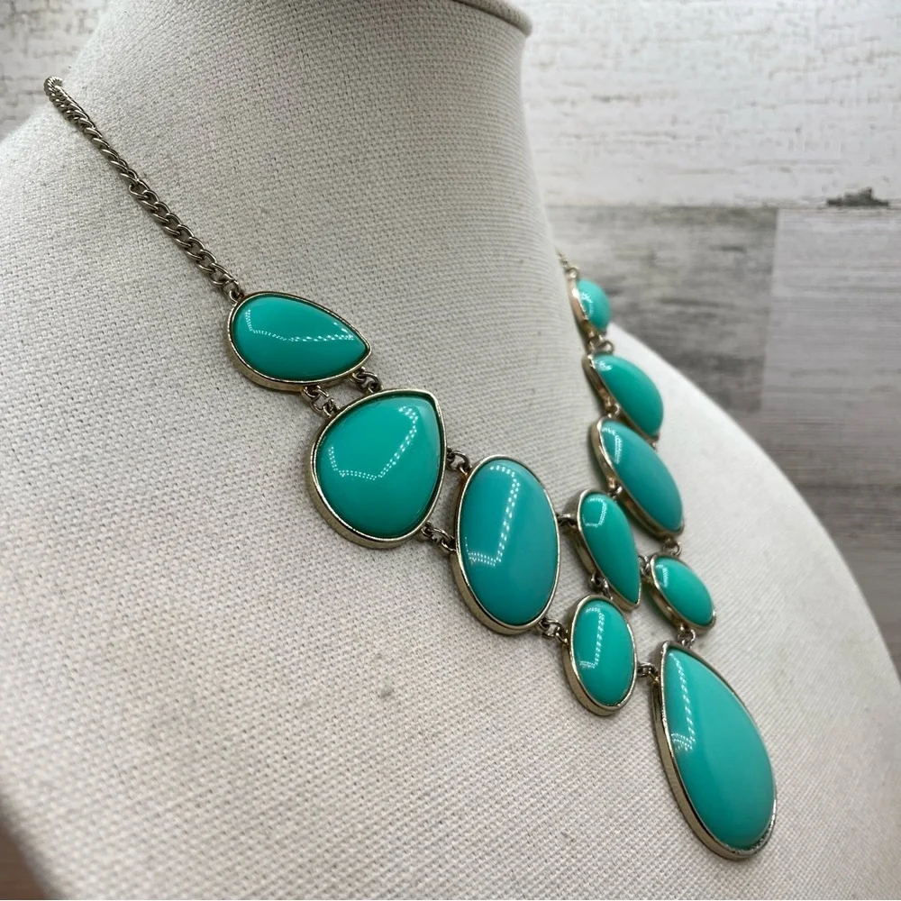 Beautiful Unsigned Blue Tear Drop Lucite Statement Silver Tone Necklace